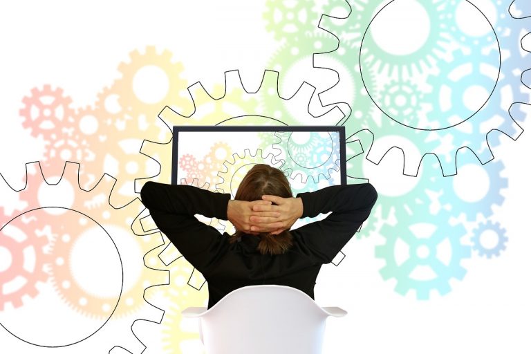 Automatyzacja kadrowej w małych firmach – jak zaoszczędzić czas i pieniądze